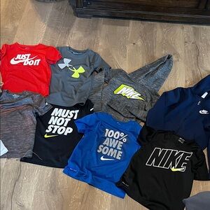 Nike Kids Tee - Red and Black boys 6/7 lot EUC